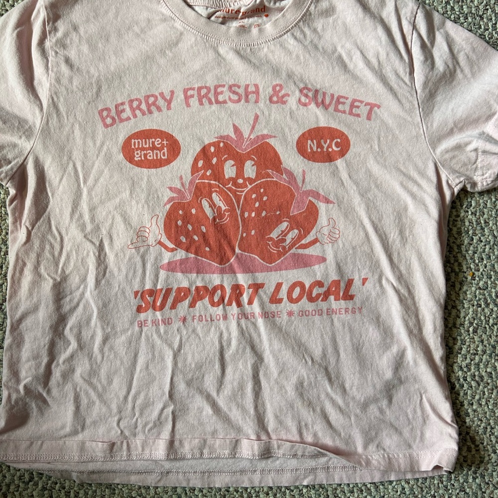 Mûre + grand Berry Fresh + Sweet Baby Tee. Size:XL